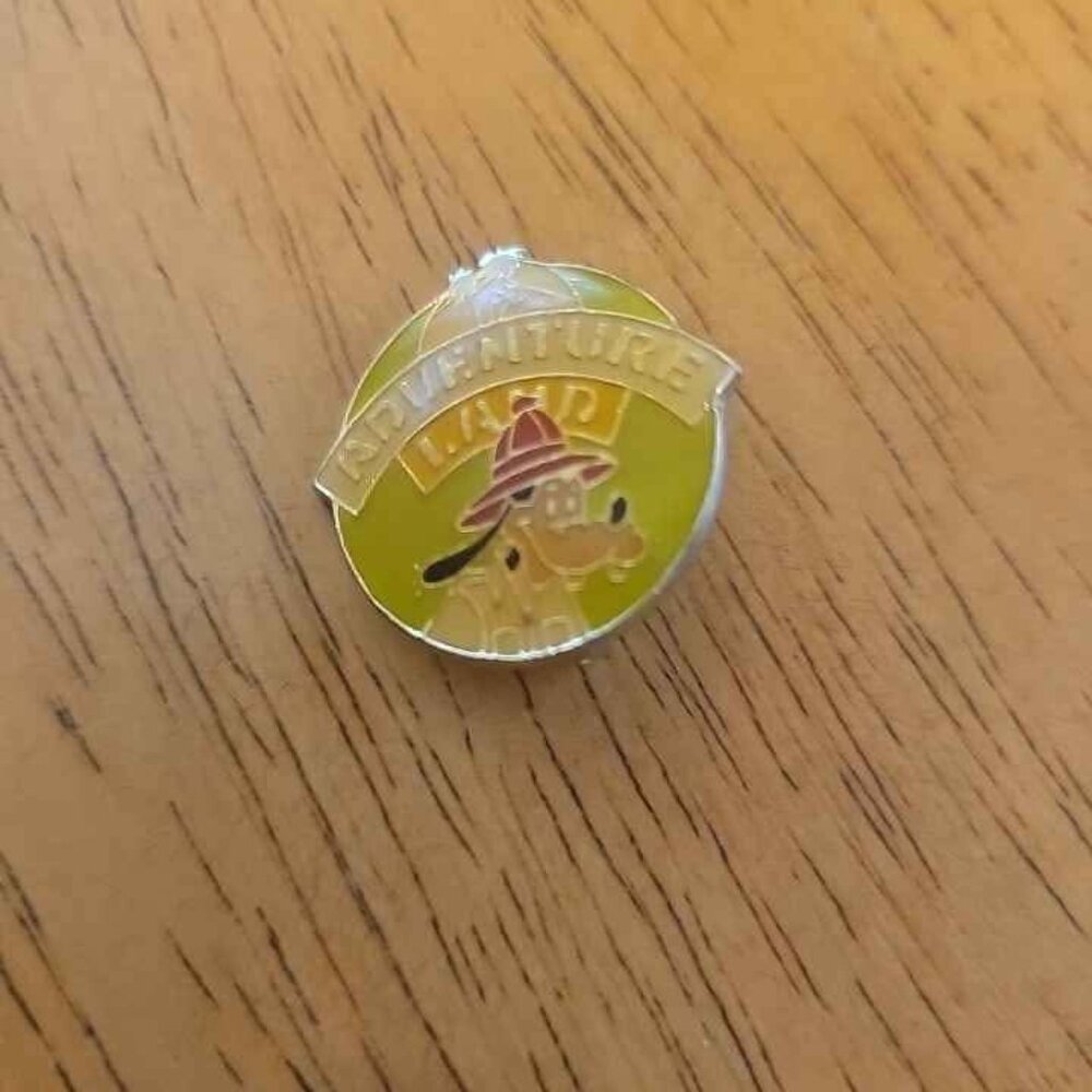 This is a Disney Trading Pin Featuring Goofy in a Safari Hat 1985